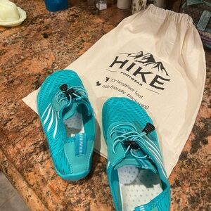 Blue tennis Shoes with Lightweight Breathable Design and therapeutic.